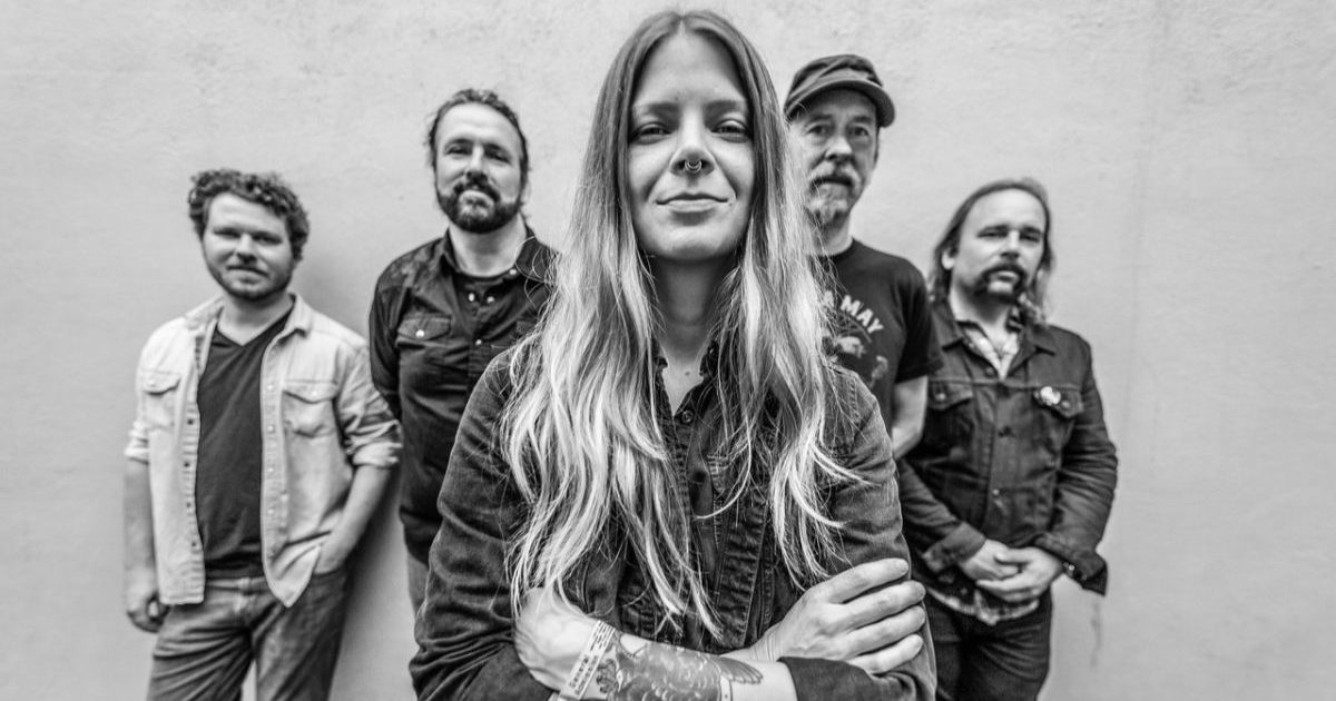 Musically Sheltered, Sarah Shook Found Their Way With the Help of Johnny Cash