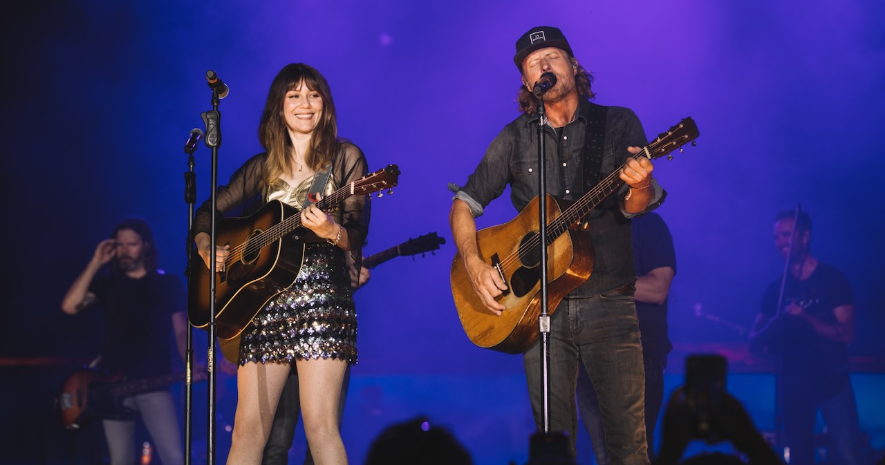 <thrive_headline click tho-post-59472 tho-test-76>See Exclusive Live Performance Photos of Dierks Bentley and Molly Tuttle</thrive_headline>