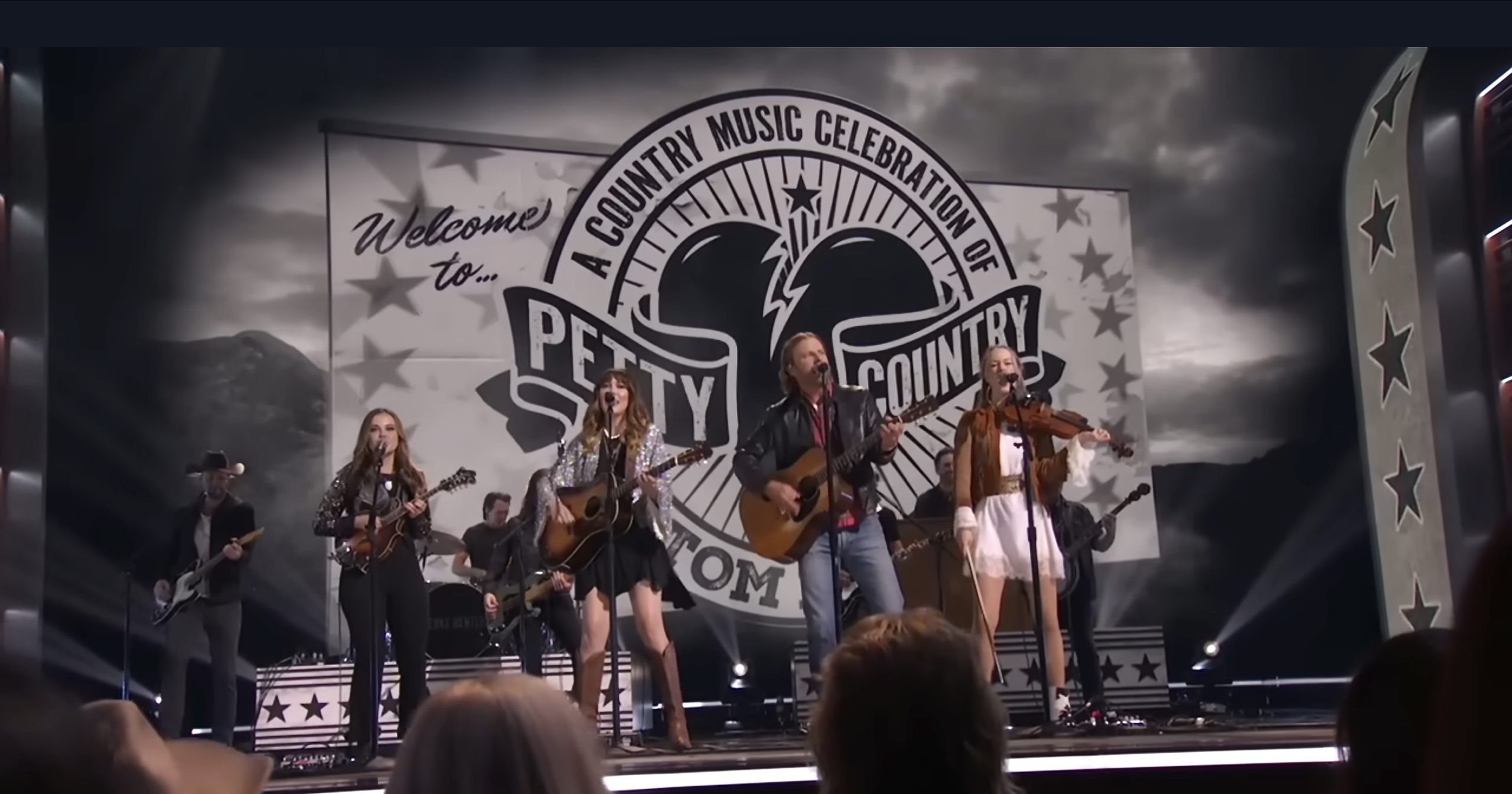 <thrive_headline click tho-post-66496 tho-test-391>Dierks Bentley Shines with Sierra Hull, Molly Tuttle, and Bronwyn Keith-Hynes on CMA Awards</thrive_headline>