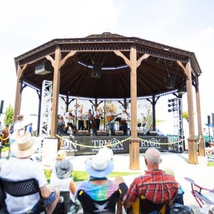 Festival hosts Jerry Douglas and the Earls of Leicester helmed the Scruggs Sessions presented by BGS. Photo by Cora Wagoner.