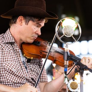 Ketch Secor of Old Crow Medicine Show wound up the crowd during the Scruggs Sessions. Photo by Cora Wagoner.